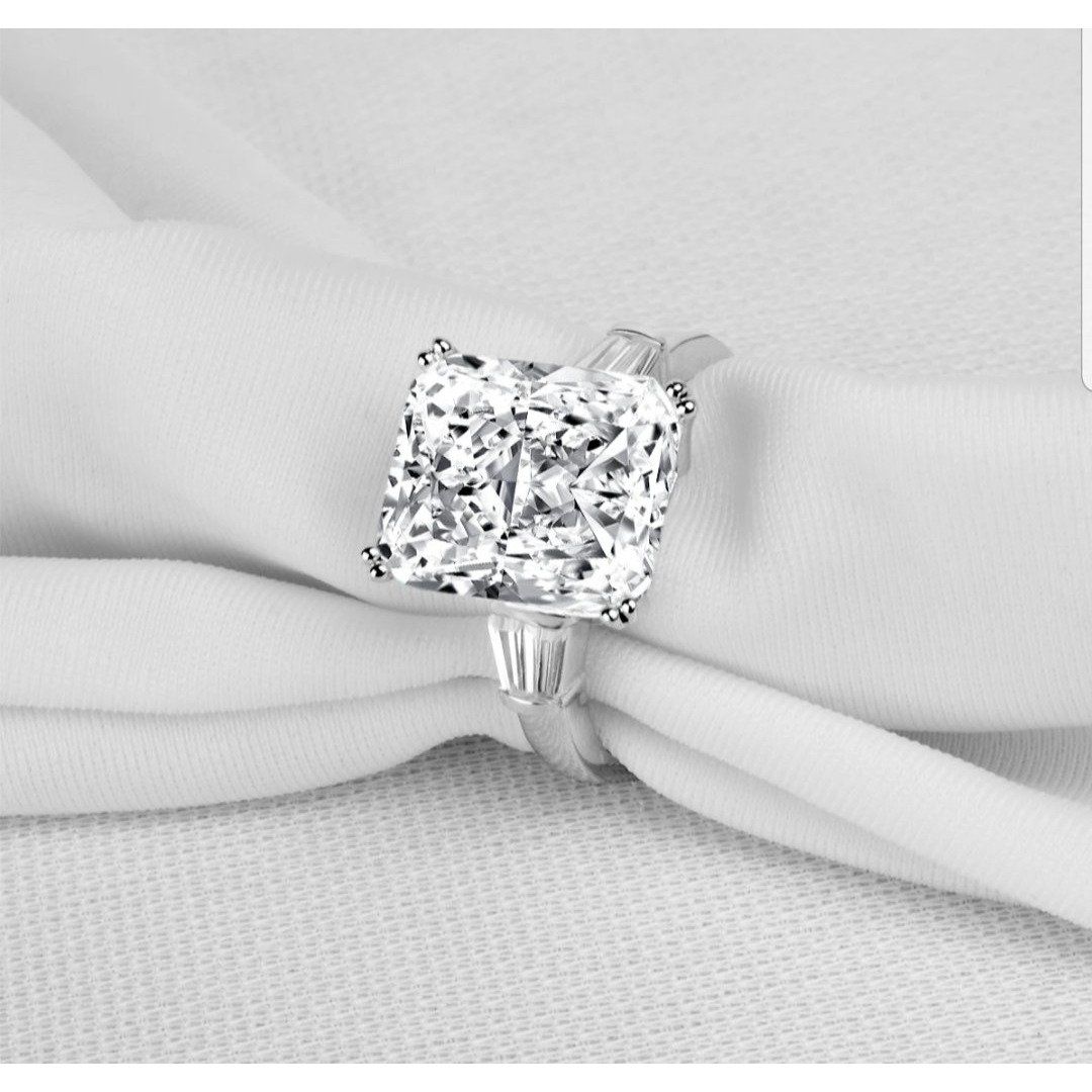 Captivating 10CT Radiant Cut Cubic Zirconia Ring