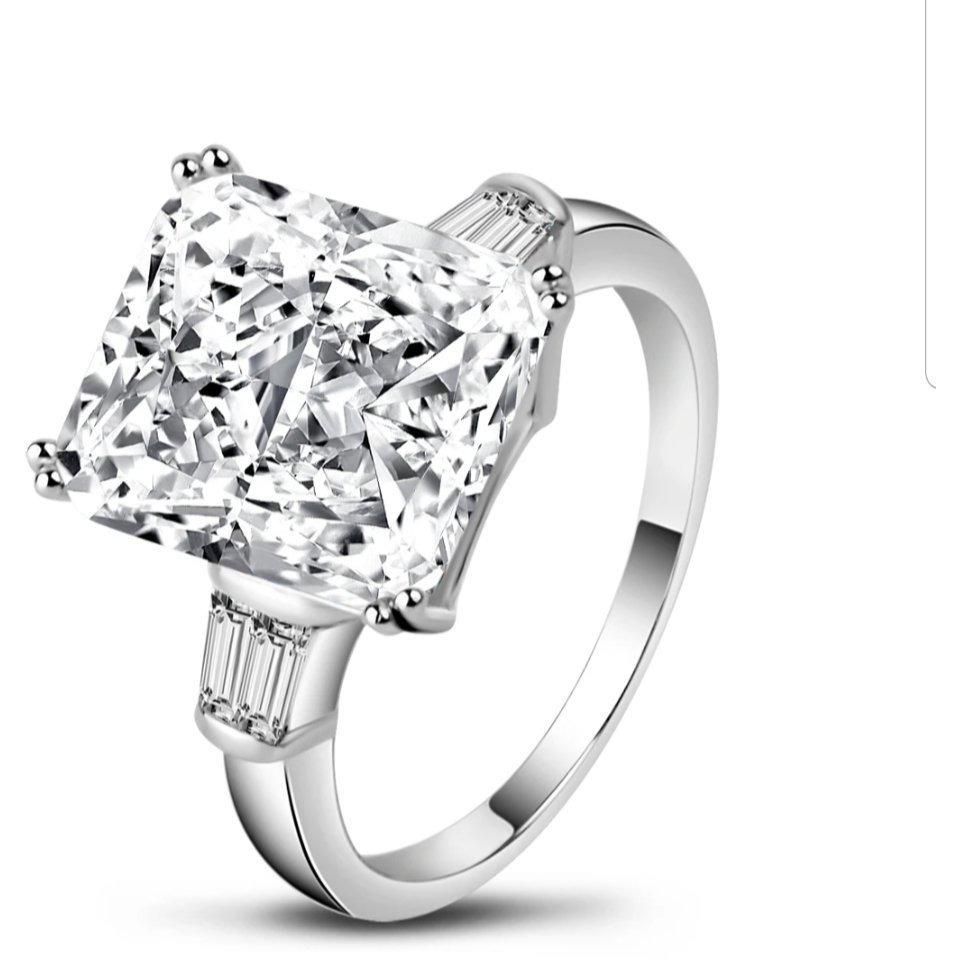 Captivating 10CT Radiant Cut Cubic Zirconia Ring