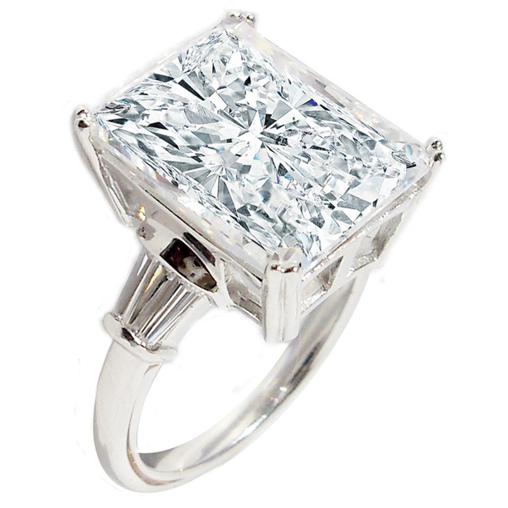Captivating 10CT Radiant Cut Cubic Zirconia Ring