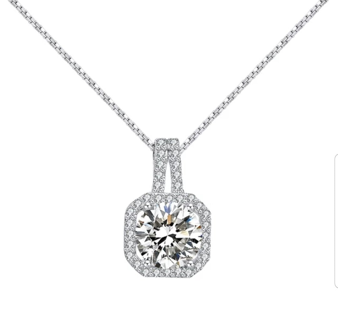 Exquisite 2CT Round Cubic Zirconia Pendant Necklace