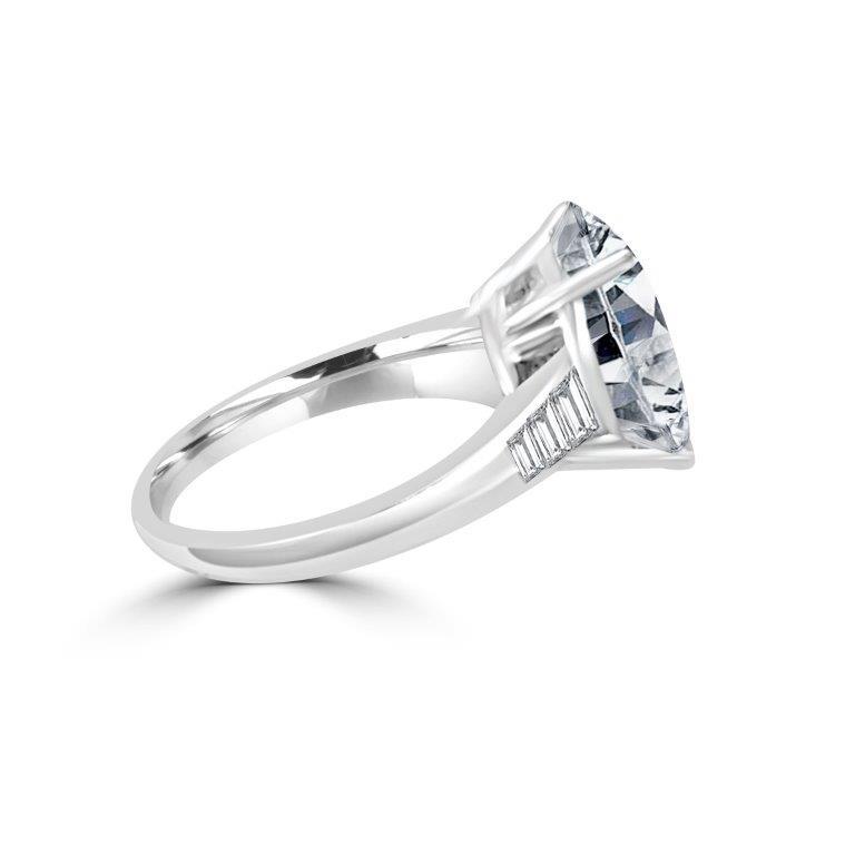 Beautiful Sterling Silver Oval Cut Cubic Zirconia Ring